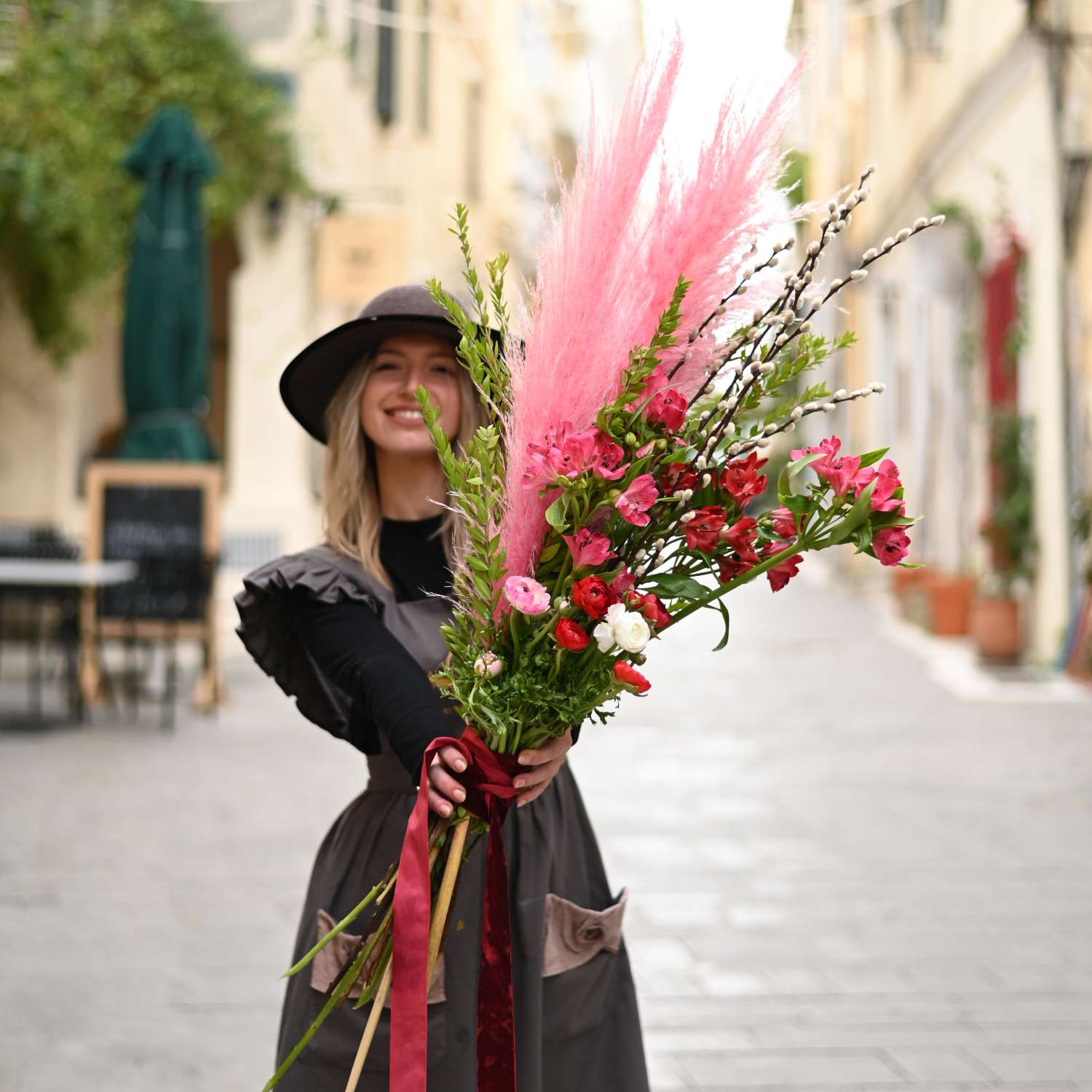 Scarlet & Rose - Image 3